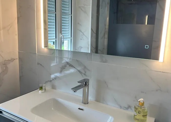 Domaine De La Provencale Bed & Breakfast