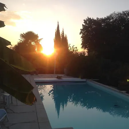 Domaine De La Provencale Bed & Breakfast *