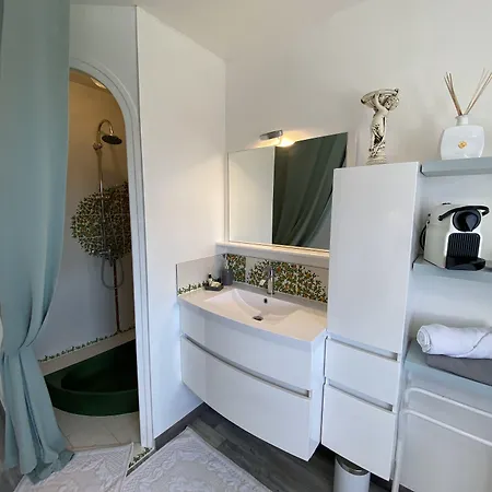 Domaine De La Provencale Bed & Breakfast 3*